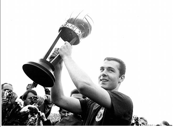 Huyền thoại Beckenbauer 18 tuổi bỏ rơi bạn gái mang bầu: Vết nhơ muôn đời - 3