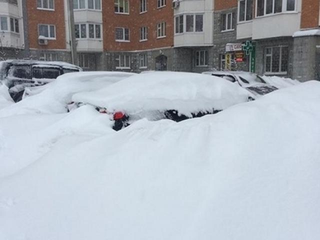 Ô tô “biến mất” hàng loạt dưới trời băng giá ở Nga