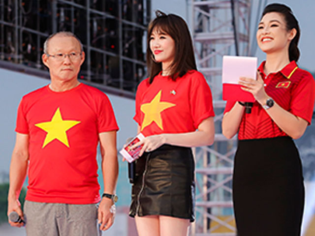 Đời sống Showbiz - Hari Won hồi hộp khi làm phiên dịch cho huấn luyện viên Park Hang Seo