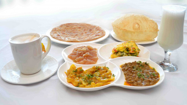 18. Pakistan: Nihari là một món ăn sáng điển hình ở Pakistan. Đây là món cà ri khá cay và được hầm qua đêm. Ngoài ra người dân nơi đây còn thường ăn bánh puri cùng khoai tây vào bữa đầu tiên trong ngày.