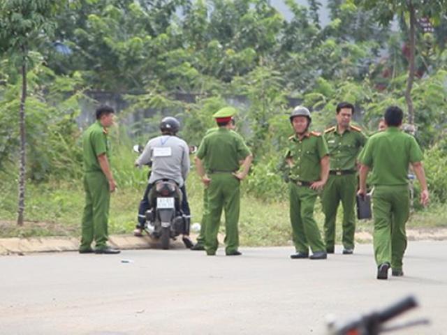 Pháp luật - Tài xế xe ôm tử vong trên bãi cỏ với nhiều vết đâm