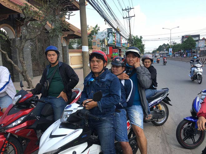 Sau 5 phút, tóm gọn gã giật dây chuyền phụ nữ - 1