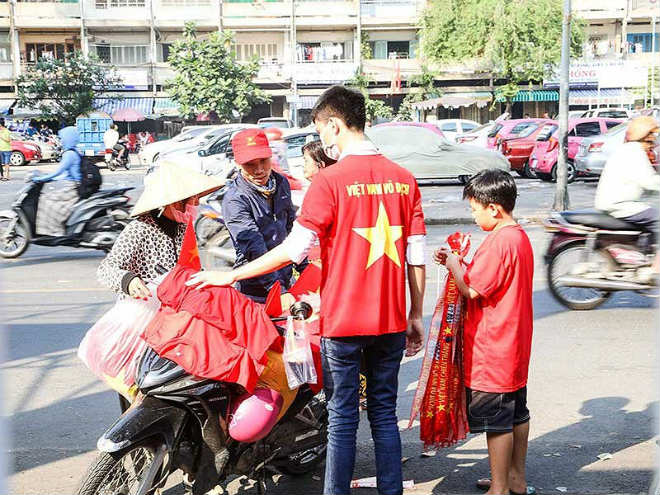 U-23 Việt Nam ‘chạy show’ - 2