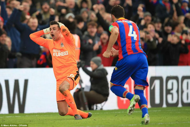 Crystal Palace - Newcastle: Dứt điểm siêu tệ, thoát hiểm may mắn - 1