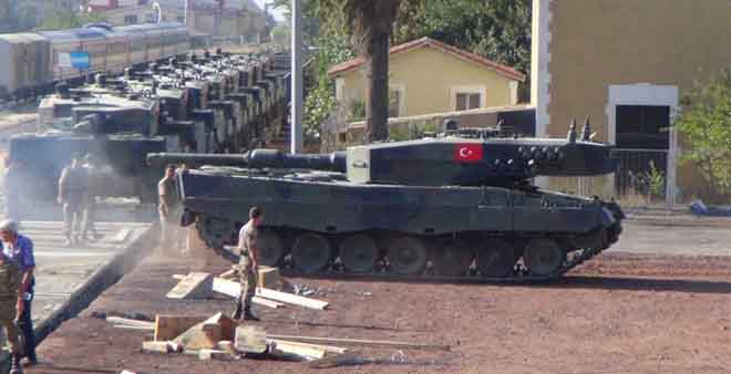Nữ chiến binh người Kurd bắn một phát cháy rụi xe tăng Thổ Nhĩ Kỳ - 1