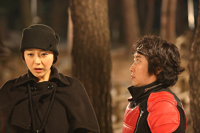 Năm 2011, đạo diễn Sin Dong-Yeop dàn dựng bộ phim hành động mạo hiểm Super Monkey Returns/Tây Du Ký: Mỹ Hầu Vương trở lại. Trong phiên bản mới của Hàn Quốc, nhân vật Đường Tam Tạng/Samzang (nữ diễn viên Min Ah-ryeong đóng) lại là một mỹ nhân sắc nước nghiêng trời, đem lòng yêu hai đồ đệ Tôn Ngộ Không/Son Oh-gog (Kim Byeong-man) và Sa Ngộ Tĩnh/Sa Oh-jeong (Han Min-gwan).