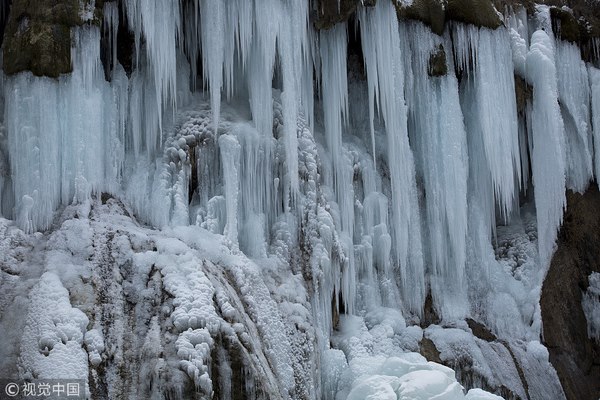 Thác nước đóng băng đẹp như tiên cảnh ở Cửu Trại Câu - 4