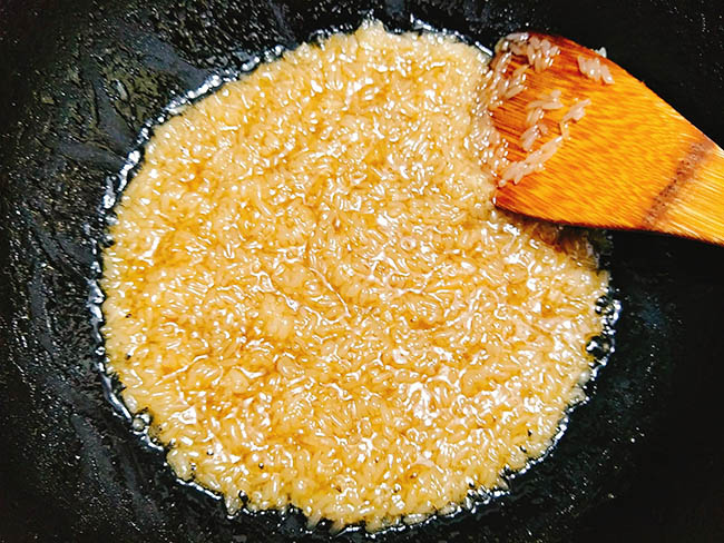 Những ngày giáp Tết thế này mà được thưởng thức chè con ong ấm nồng thì còn gì bằng - 6