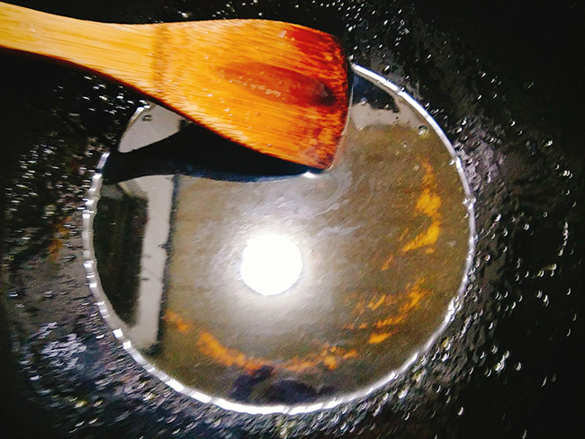 Những ngày giáp Tết thế này mà được thưởng thức chè con ong ấm nồng thì còn gì bằng - 5