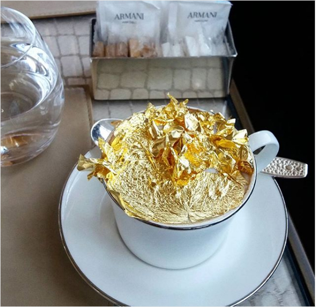 Bạn có thích cappuccino không? Ở Dubai bạn có thể thưởng thức cappuccino với lớp bọt kem bằng vàng 23k