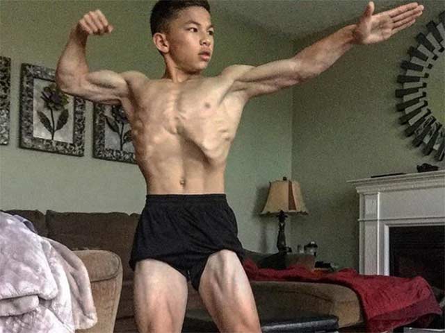 Thể thao - 15 tuổi đã 6 múi, cơ bắp “nam thần” như Ronaldo