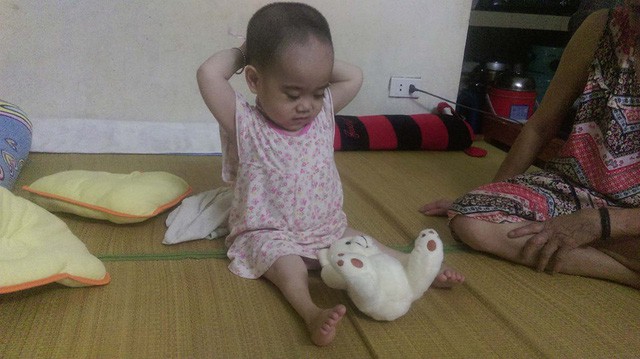 Bé gái 4 tuổi sống nhờ băng vệ sinh và bao cao su bây giờ ra sao? - 2