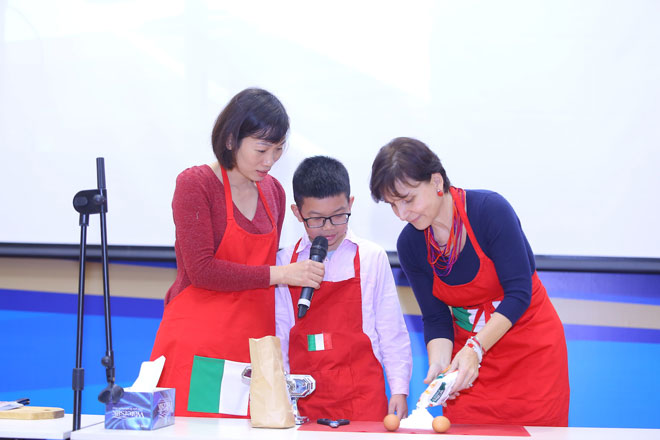 Hội xuân Vinsers 2018 tái hiện văn hoá đón tết các nước trên thế giới - 1