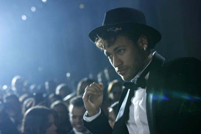 Neymar ăn chơi, PSG khổ sở: Bao giờ mới được như Messi-Ronaldo? - 1