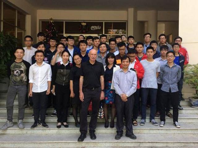 Giáo dục - du học - Khi Giáo sư hàng đầu thế giới dạy miễn phí tại VN