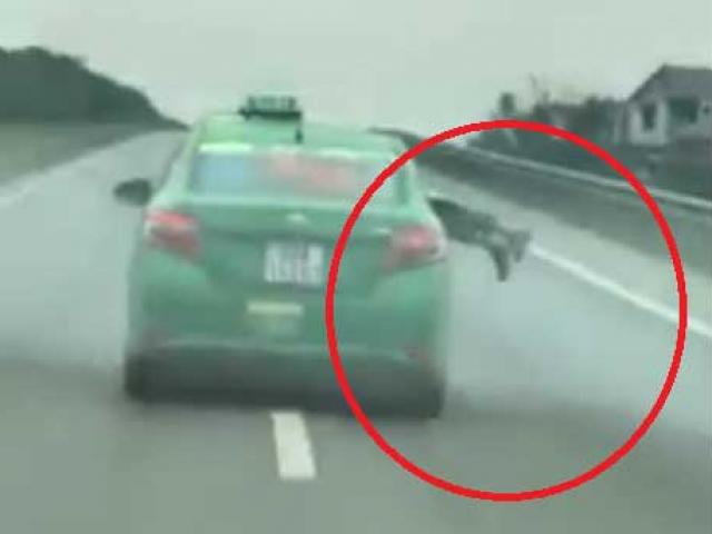 Tin tức trong ngày - Tin mới vụ taxi hất công an lên nóc capo, lao đi 20km