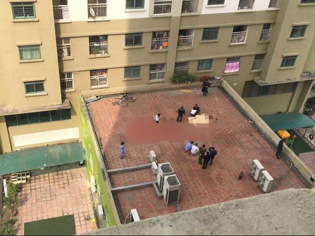 Tin tức trong ngày - Người đàn ông rơi từ tầng 11 xuống mái tum tử vong