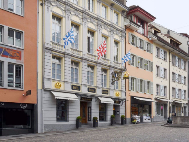 Hotel Krone, Solothurn, Thụy Sĩ (Thế kỷ 15): Khách sạn từ thế kỷ thứ 15 có 31 phòng phục vụ du khách tới thăm thị trấn cổ Thun.