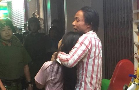 Nóng 24h qua: Tài xế taxi hất công an lên nắp ca pô chạy 20km trên cao tốc - 4