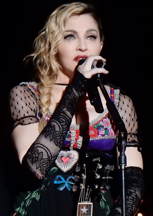 Dụng cụ làm đẹp kỳ quái của nữ hoàng nhạc Pop Madonna - 1