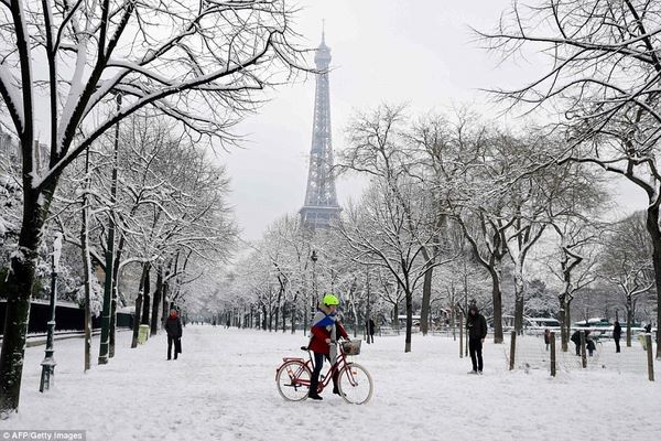 Paris đẹp lạ lùng dưới 15 cm tuyết phủ - 3