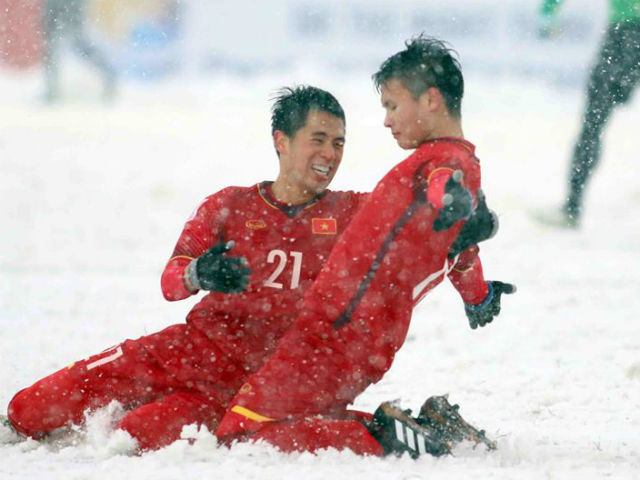 Bóng đá - U23 Việt Nam: Quang Hải tái hiện màn "cào tuyết đá phạt" ở sân làng