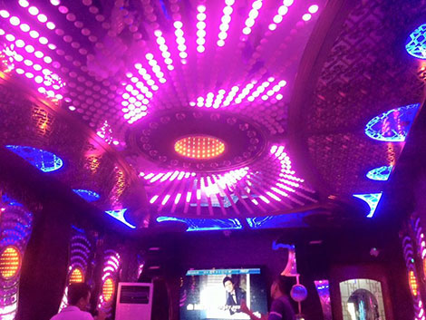 Cạm bẫy… karaoke - 2