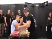 Thể thao - Bàng hoàng vật tay thế giới: VĐV Việt Nam nhỏ con hạ toàn Tây, lấy HCĐ