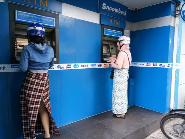 Kinh doanh - TP.HCM: “Bực bội” vì ATM “nhả” tiền mệnh giá thấp