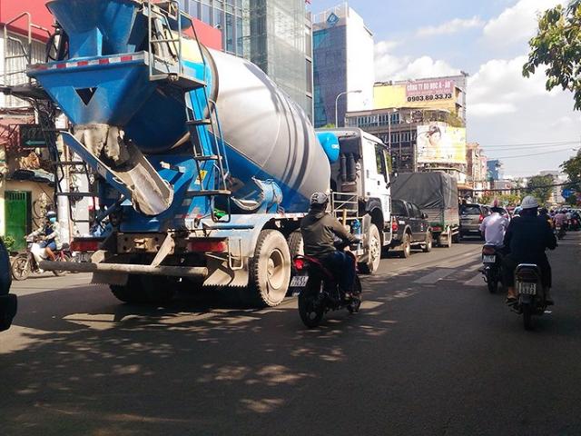 Tin tức trong ngày - Xe bồn vào nội thành gây chết người: CSGT nói gì?