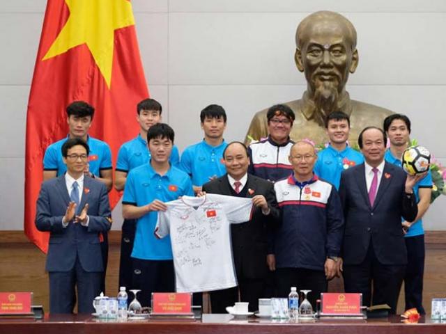 Nóng 24h qua: Chi 6 tỉ mua áo U23 tặng Thủ tướng