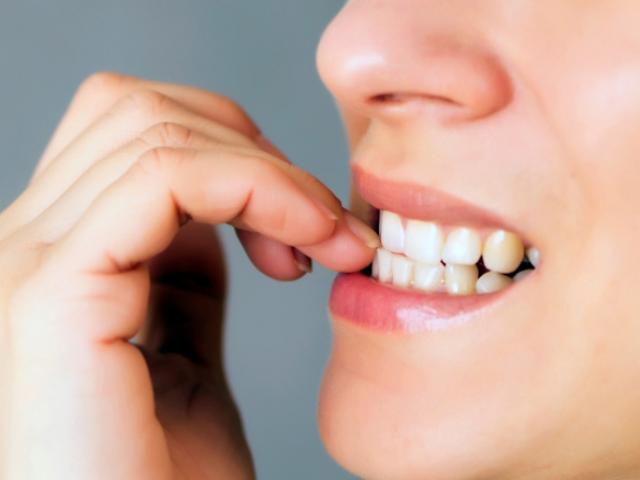 Sức khỏe đời sống - 7 điều kinh khủng bạn có thể gặp nếu thường xuyên cắn móng tay