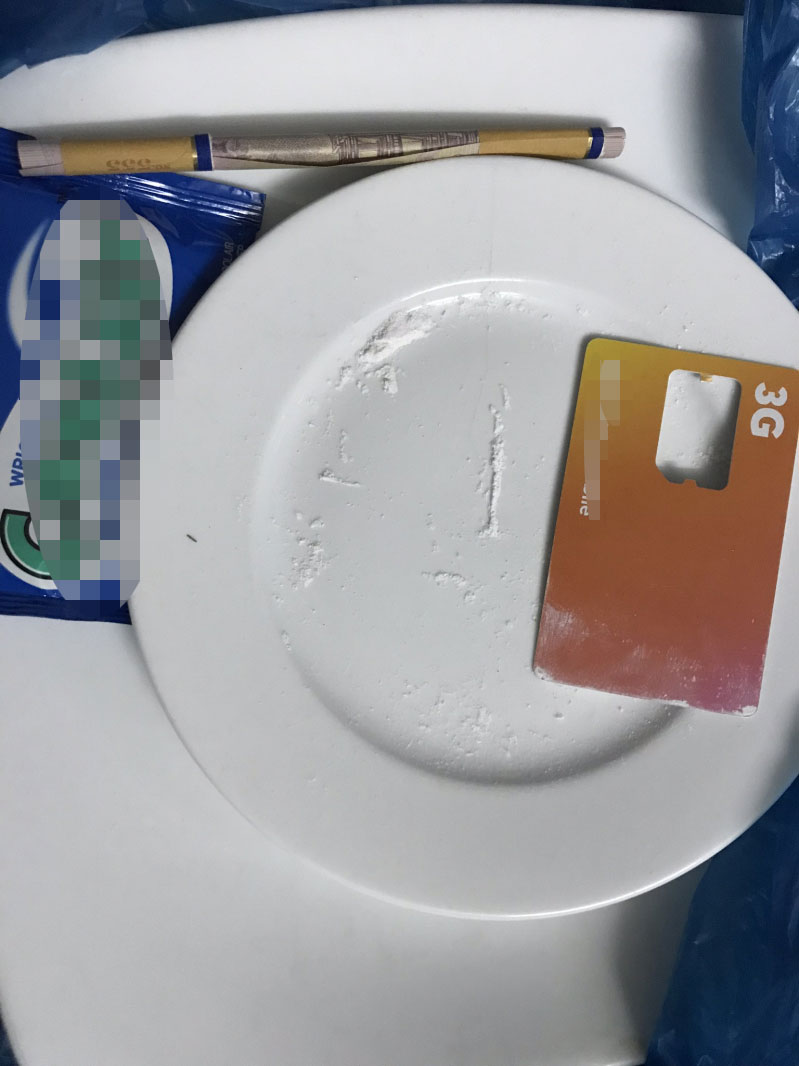 5 "cậu ấm, cô chiêu" rủ nhau vào quán karaoke chơi ma túy - 2