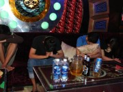 5 "cậu ấm, cô chiêu" rủ nhau vào quán karaoke chơi ma túy