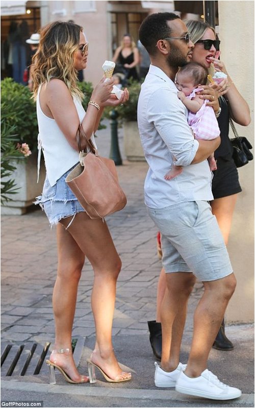 Bầu bí, Miranda Kerr vẫn tỏa sáng tựa nữ thần với giày trong suốt - 9