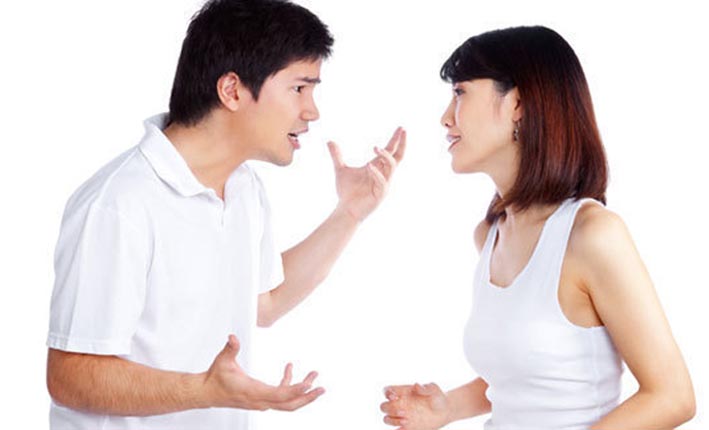 Chồng về nhà câm như hến nhưng nói chuyện với vợ hàng xóm lại râm ran, hớn hở - 1