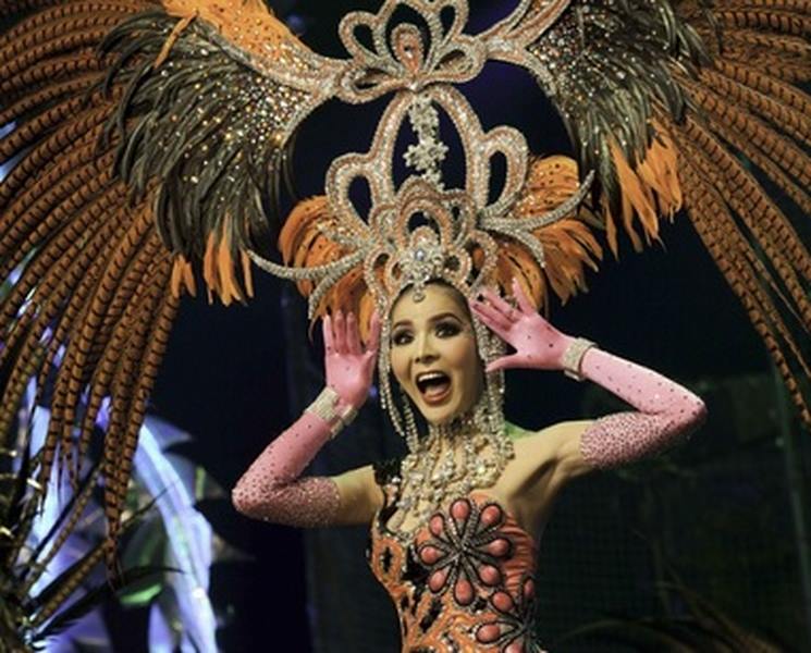 Dân Trung Quốc đổ xô về Thái Lan xem show chuyển giới - 4