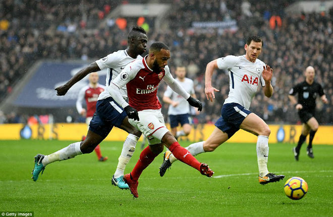Arsenal thua đau Tottenham: Wenger trách cứ học trò, thầm buông top 4 - 2