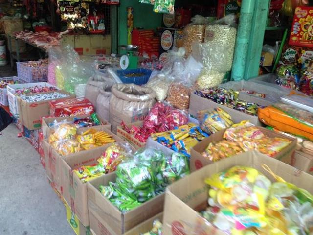 Bánh kẹo, mứt tết 'ba không' đổ bộ chợ Sài Gòn