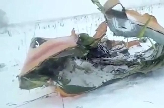 Nga: Máy bay chở 71 người phát nổ trên bầu trời - 1