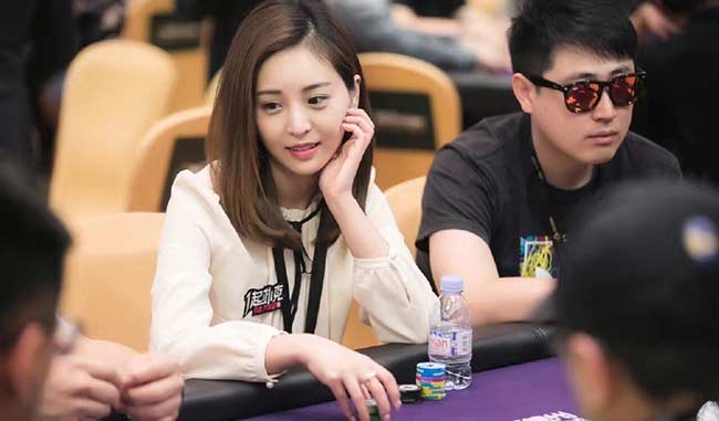 Nhưng không chỉ dựa vào nhan sắc, Wang Ai đã từng chiến thắng khá nhiều giải đấu poker tầm quốc gia.
