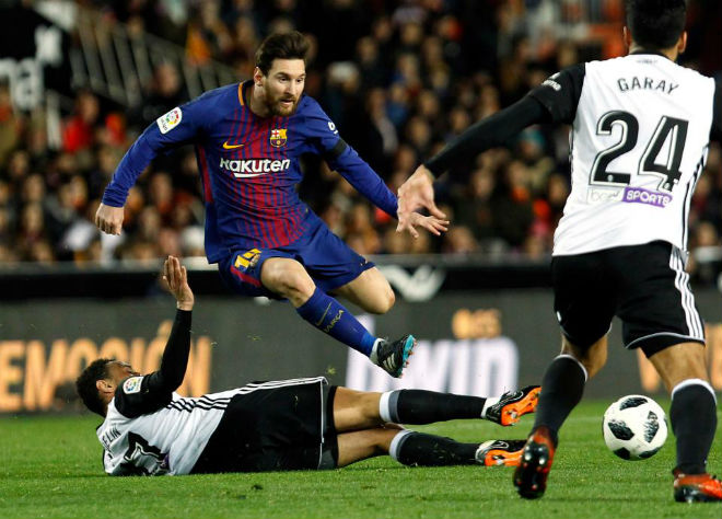 Barca mơ xưng vương cúp C1: Messi vẫn sợ thầy cũ Pep, lo PSG báo thù - 1