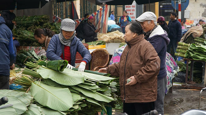 Chợ lá dong giữa lòng Hà Nội nhộn nhịp ngày giáp Tết - 1