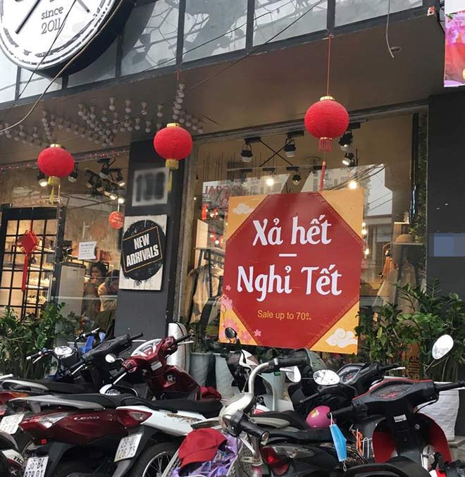 Tắc đường vì đổ xô đi mua quần áo &#34;Big sale&#34; - 2