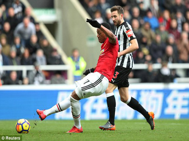 Newcastle - MU: Khung thành ”ma ám”, nhát kiếm chí tử