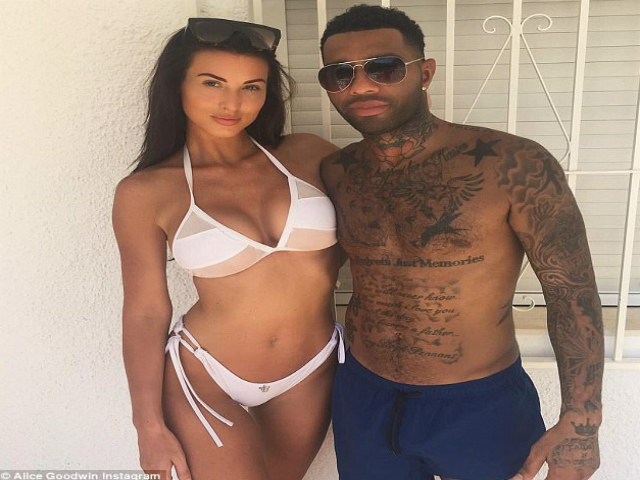 Bóng đá - Cựu sao Arsenal đóng phim "người lớn": Fan lên án, CLB sa thải