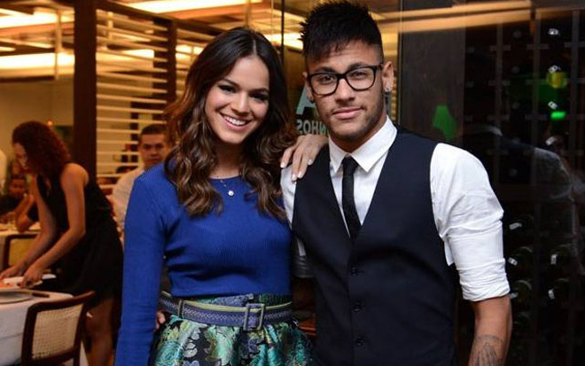 Bồ cũ 22 tuổi của Neymar gây sốt vì hở bạo trên đường phố - 6