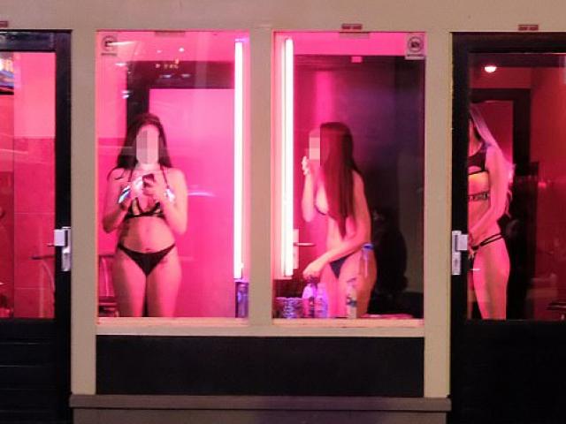 Địa ngục trần gian của gái mại dâm ở Hà Lan