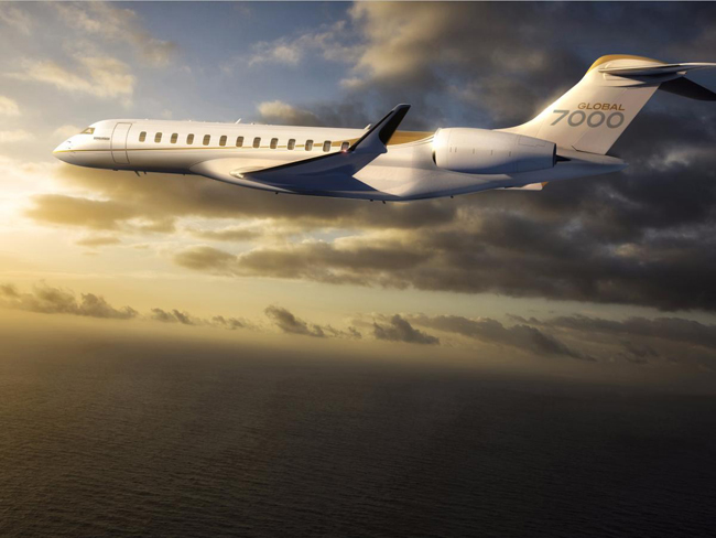 3. Giống như chiếc 650ER, chiếc Bombardier Global 7000 được thiết kế cho những hành trình dài hơi. Chiếc máy bay có giá 73 triệu USD