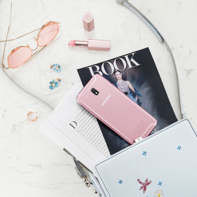 Lục túi một cô nàng thời thượng năm 2018 - 1